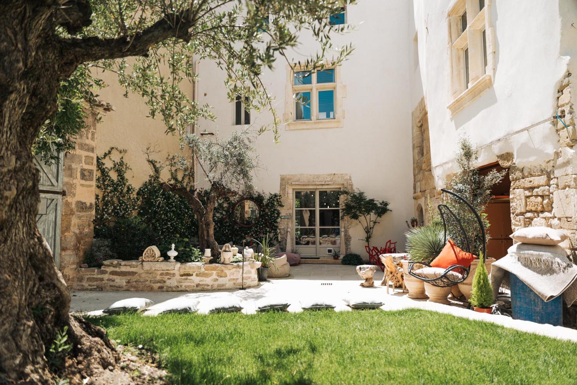 Palais Aoma, Hotel Particulier De Luxe En Provence L'Isle-sur-la-Sorgue Bagian luar foto